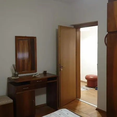 Valentina's * تيرانا